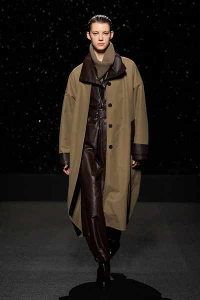Look 19